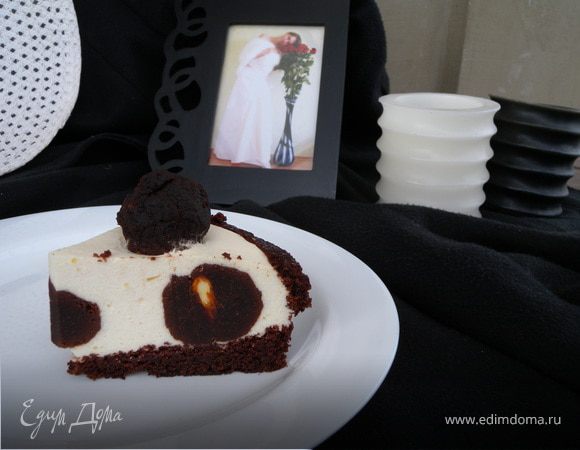 Четверного фото торта нету, так как фотоаппарат улетел с мужем в командировку, еще в воскресенье, а торт я готовила сегодня. А так, я надеюсь, что мой опыт будет вам полезен. 