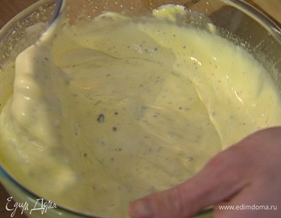 Добавить кусочки шоколада и еще раз перемешать.  