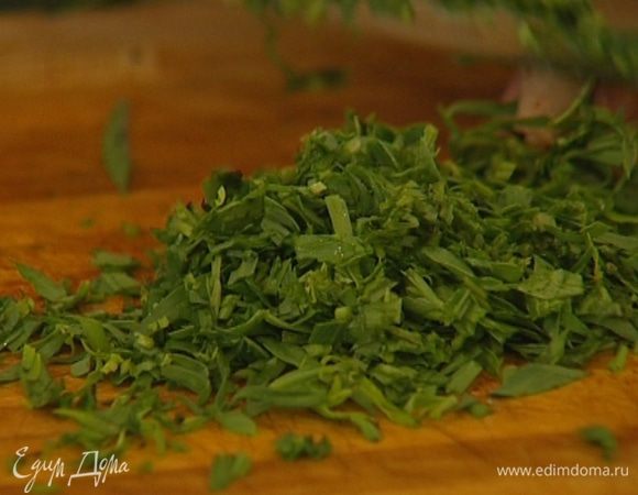 Тархун очень мелко порубить.