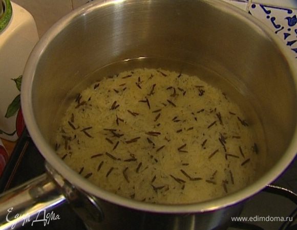 Рис отварить, следуя инструкции на упаковке. 