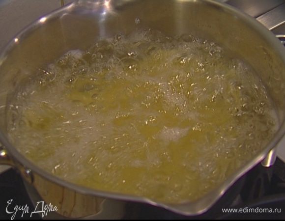 Макароны отварить в подсоленной воде. 