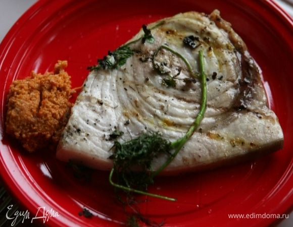 Обжарить рыбу на гриле и подавать с ореховым соусом.