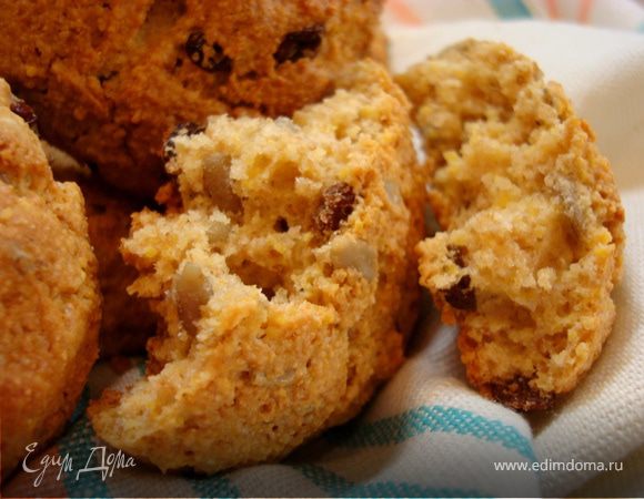 Выпекаем сконы в заранее разогретой до 180 градусов духовке 20-25 минут, до золотистого цвета. Остудить, снять с противня и зовите своих близких на чай! Мне повезло, я пекла их уже ночью, когда все мои красавцы уже видели седьмой сон, поэтому никто не помешал мне позвать саму себя на чай и насладиться отличным вкусом сконов!!!