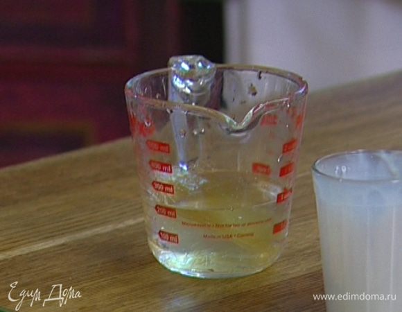 Оставшийся желатин замочить в холодной воде.