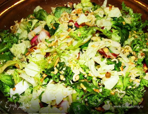 Салат готов, подавать с кусочком белого хлеба, багет. Приятного аппетита!