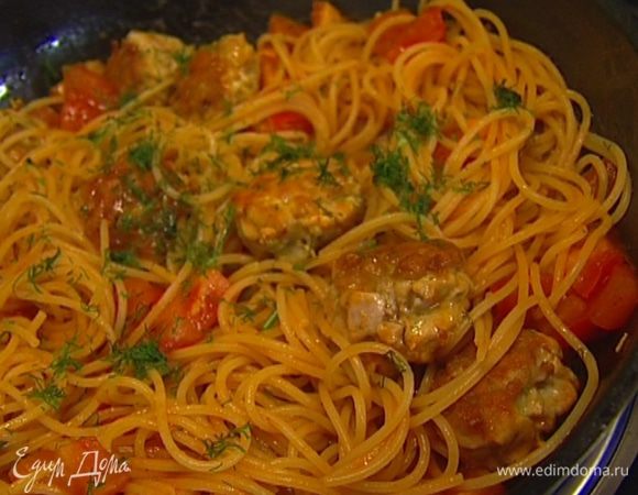 Присыпать оставшимся укропом, сбрызнуть оливковым маслом и сразу подавать.