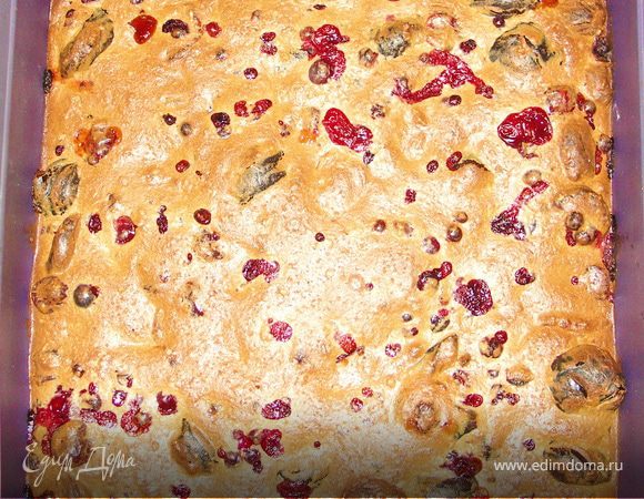 Выпекать в разогретой духовке 175-180С 30-40 мин.Ориентируйтесь на свою плиту.Охладить.Нарезать на квадратики и можно кушать.На следующий день коврижка ещё вкуснее становится.Поэтому можно испечь накануне;)Приятного аппетита!:)