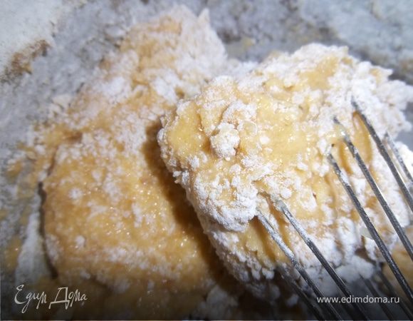 Добавь муку,измельченный чеснок и тмин