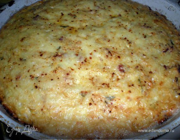 Капусту нашинковать.
Бекон нарезать кусочками и обжарить в разогретом масле до золотистого цвета.
Добавить капусту и готовить помешивая 7 мин.


