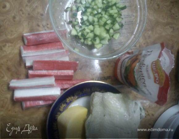 огурец порезать мелкими кубиками,
