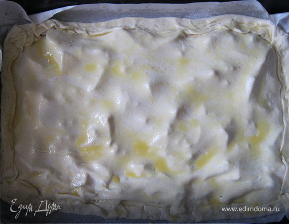 Закрепить края штруделя.