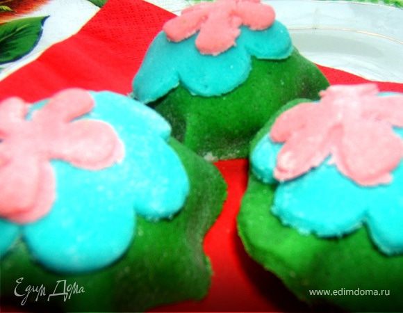 а вот такие нарядные кексы мы отнесли в детский сад на ДР сыночка)