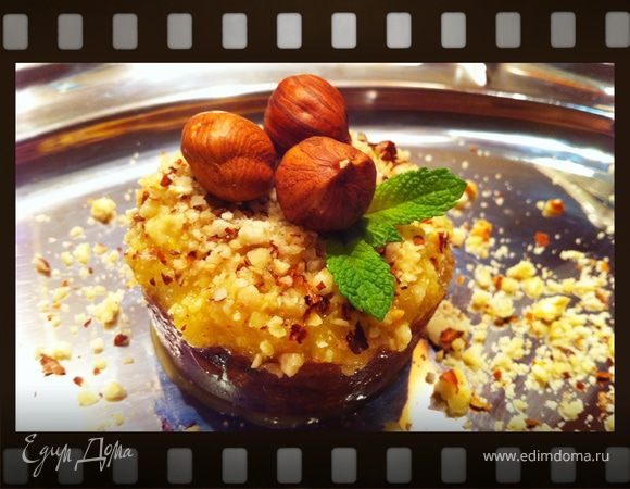 Когда мусс застыл вынимаем пирожное из формочки и начинаем украшать по желанию: выкладываем корону из апельсинового пюре и сверху засыпаем смолотым фундуком. Украшаем по желанию: мята, цельные орешки...
Bon appetit!