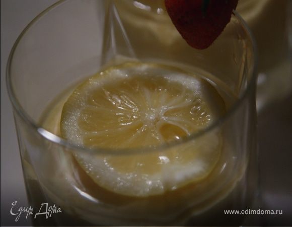 Перед подачей украсить кружками лимона.Сверху влить немного лимонного сиропа.Приятного десерта!