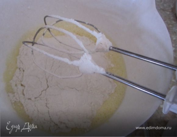 Добавить 2 ст муки. Перемешать.