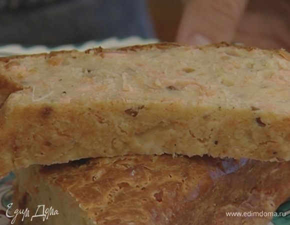 Едят рыбный пирог охлажденным! 