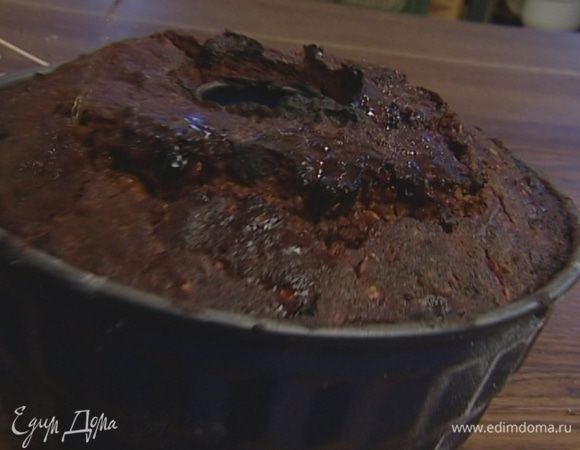 Готовый пирог сбрызнуть коньяком. 