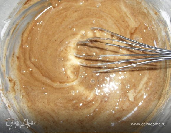 Добавить разрыхлитель и пряности...