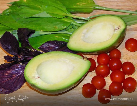 Овощи и зелень помыть.Обсушить.