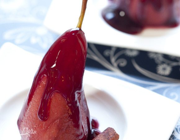 Полить груши сиропом и подавать.