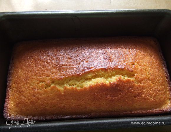 Нагреть духовку до 200 С 
Наполнить на 3/4 тестом формы для маффинов (если необходимо смазать маслом формы) и выпекать около 15 минут, до готовности. Если будете делать кекс, то выпекайте при температуре 180, око 40 мин.
