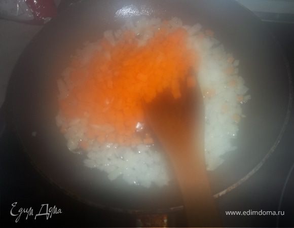 Обжариваем овощи