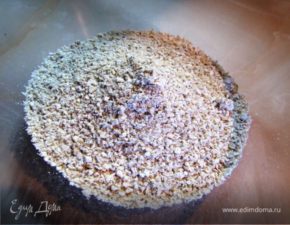 Смесь овсянных хлопьев перемолоть на муку.