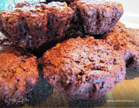 Маффины получаются сытные с густым, насыщенным орехово-шоколадным вкусом. 