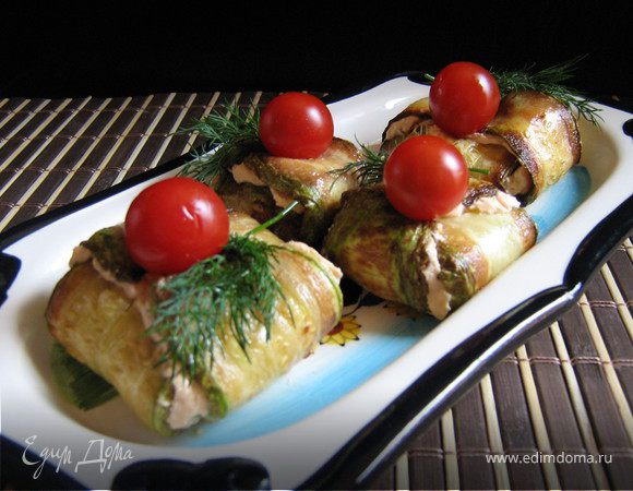 Украсить помидоркой "Черри" и веточкой укропа.Очень лёгкая и быстрая закуска,ну и конечно вкусная.Начинки можно варьировать на свой вкус.Приятного аппетита!