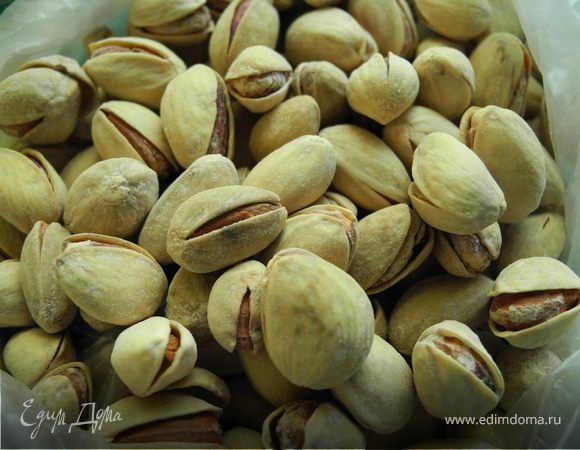 Очистить фисташки.