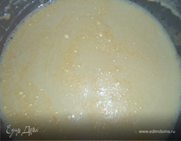 Добавить тыкву и молоко, взбить.