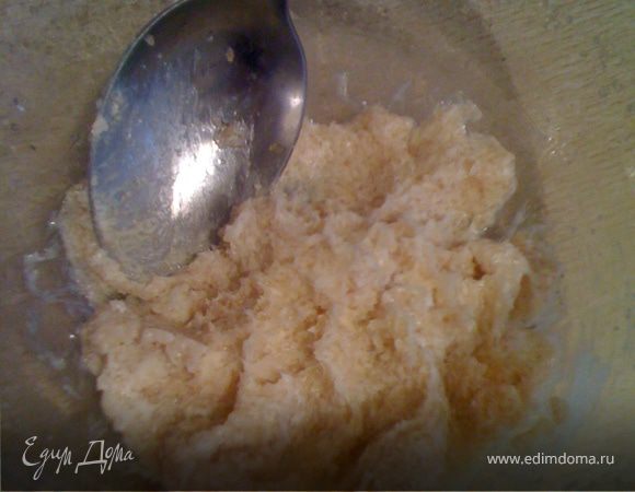 Сливочное масло растереть с сахаром