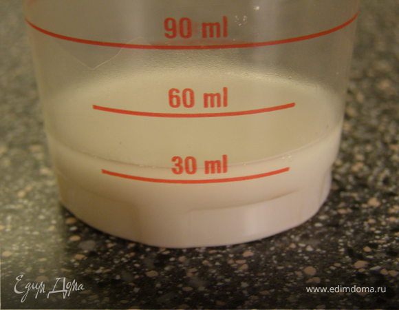 Желатин (можно заменить крахмалом) залить водой. И дать набухнуть. 