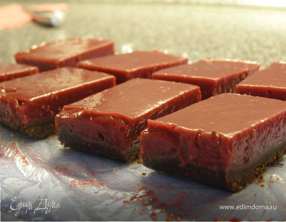 Когда желатин схватиться, достать из формы и нарезать произвольной формы.