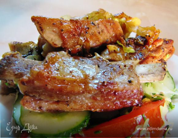 Перемешиваем, солим, перчим, добавляем специи, накрываем крышкой, готовим под крышкой еще 10-15 минут. О готовности блюда Вам сообщит умопомрачительный ароматище.