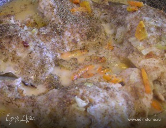 За 5 минут до окончания тушения добавить нарезанный эстрагон (у меня сушеный). Подавать на листьях салата.