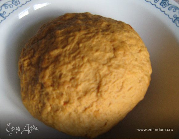 Из муки,200 мл.воды,паприки,масла и соли замесить мягкое,эластичное тесто(кол-во воды может зависеть от муки,одна мука возьмёт пол стакана,другая мука-полный стакан)