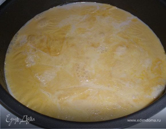 И так по прошествии 5 часов имеем кремово-бежевое топленное молоко с пенками.