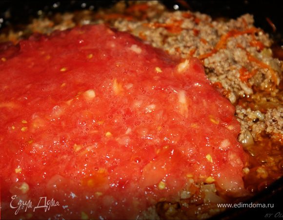 Добавить помидоры, потушить еще 5 минут.