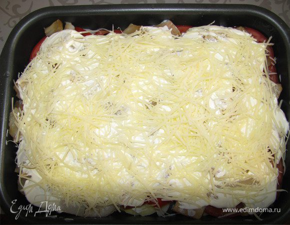 Поставить в разогретую духовку до 180 градусов примерно на 1 ч 20 мин. (все зависит от слоя картофеля).