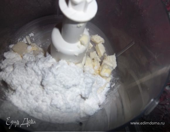 Взбить масло и сахарную пудру