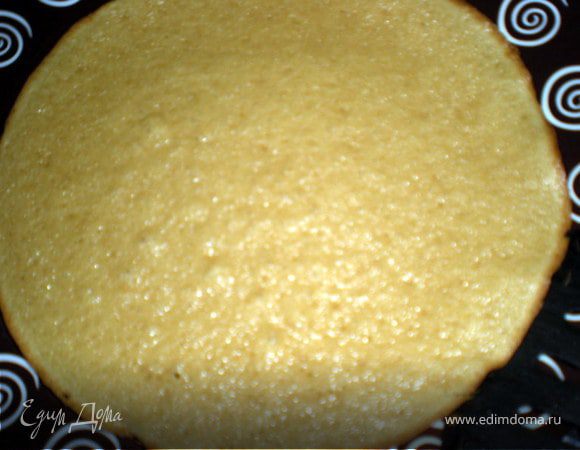 Выпекать поочередно 6-7 коржей(в духовке)Внимательно следить за выпеканием,они не должны румяниться сверху(3-7 мин в зависимости от вашей духовки)
