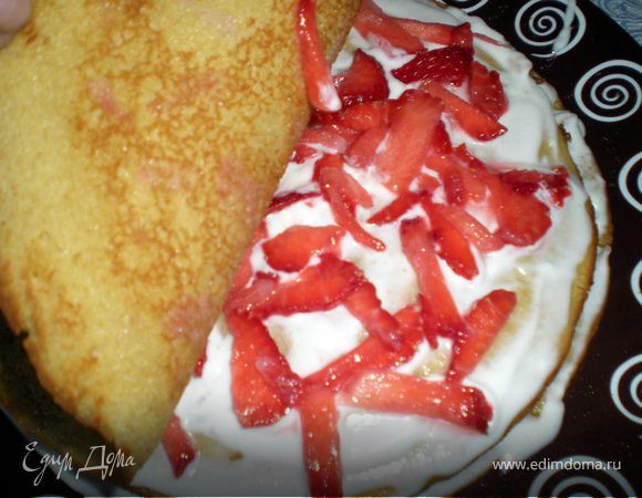 Мои вариации на тему "Королевского" торта)))
Вместо мёда я добавила 4 столовые ложки мятного сиропа(сваренного по рецепту Вениамина)http://www.edimdoma.ru/recipes/21508

Слои промазала сметаной перемешанной с сах.пудрой.
Два слоя проложила нарезанной клубникой.