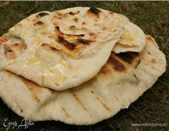 Выпекать на гриле по 1–2 минуты с каждой стороны.
 
