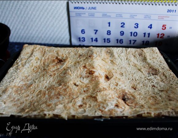 Снова выложить оставшуюся часть лаваша.