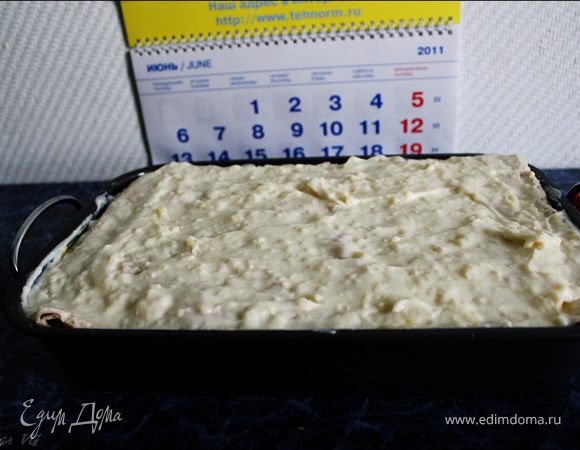 Смазать оставшимся соусом "Бешамель".