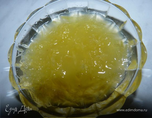 Имбирный джем:
Имбирь очистить, натереть на тёрке, положить в сотейник. Добавить сахар, лимонный сок и 4ст.ложки воды, поставить на средний огонь. Готовить, помешивая, до однородности, затем переложить джем  и остудить до комнатной температуры.