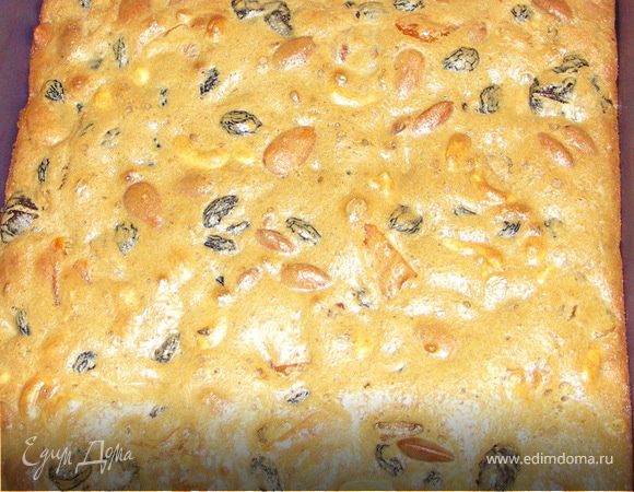 И получить вкуснейшую орехово-фруктовую коврижку.