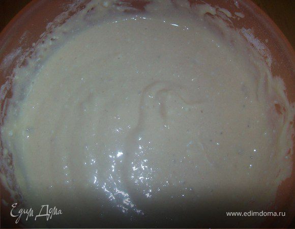 Перемешать все до однородной массы. Консистенция тесто должна быть густой сметаны. Ечли у Вас тесто получилось жидкое, то добавьте муки.