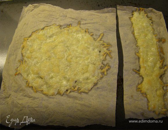 Выпекать в духовке, предварительно разогретой до 220 градусов, 2-3 минуты. До румяной корочки. Важно не пересушить!